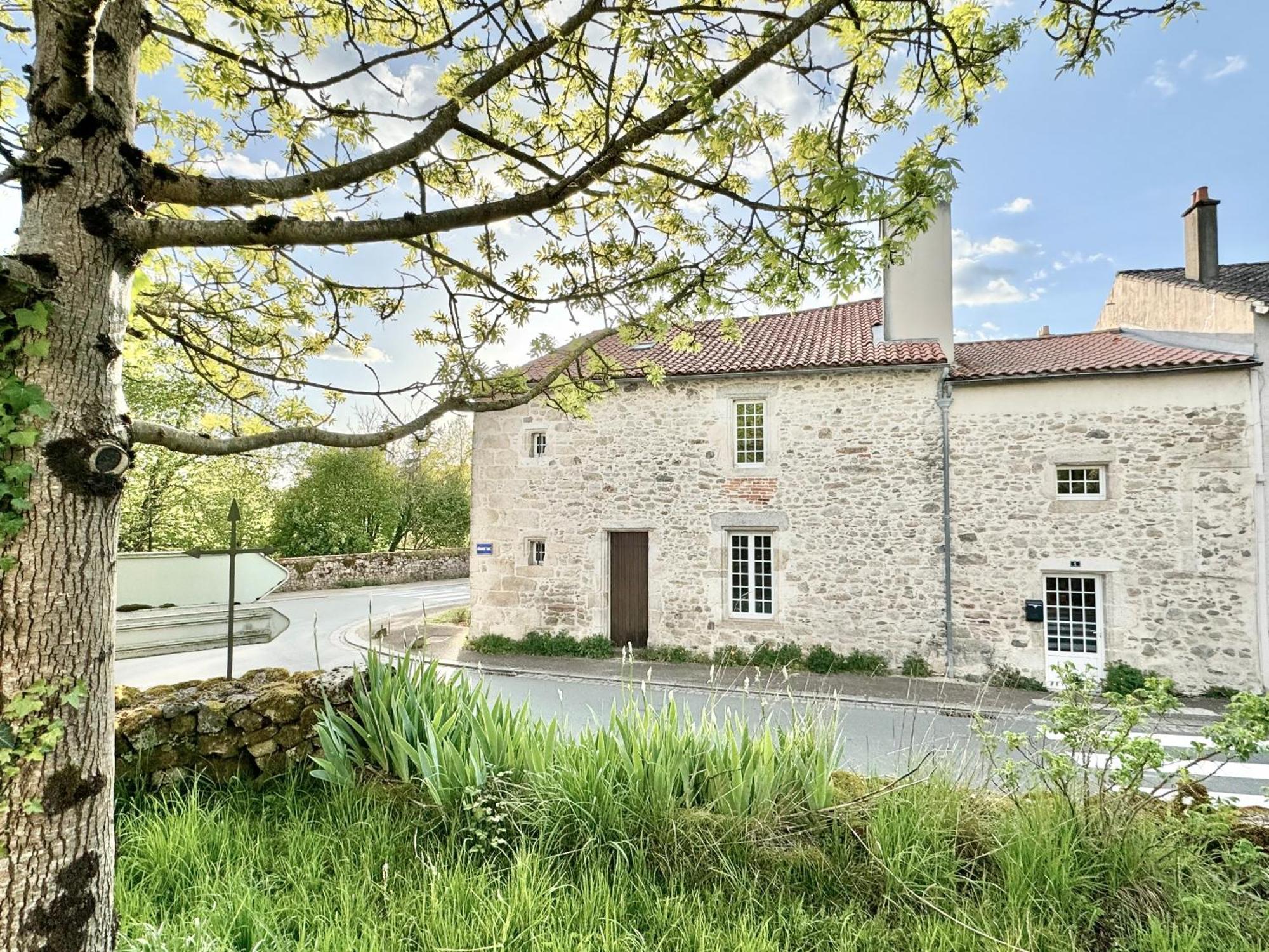 Manoir Medieval Art Deco - Logis Des 3 Artistes Sevremont المظهر الخارجي الصورة