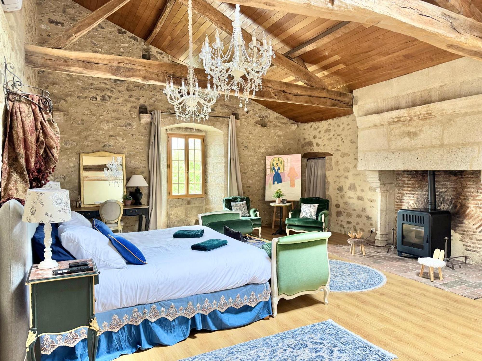 Manoir Medieval Art Deco - Logis Des 3 Artistes Sevremont المظهر الخارجي الصورة